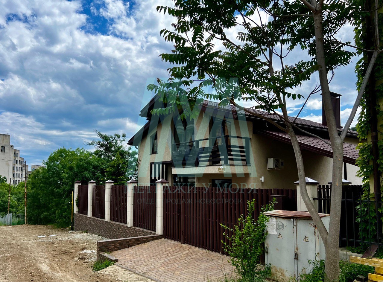 Дом 246 м² на участке 3 сот.