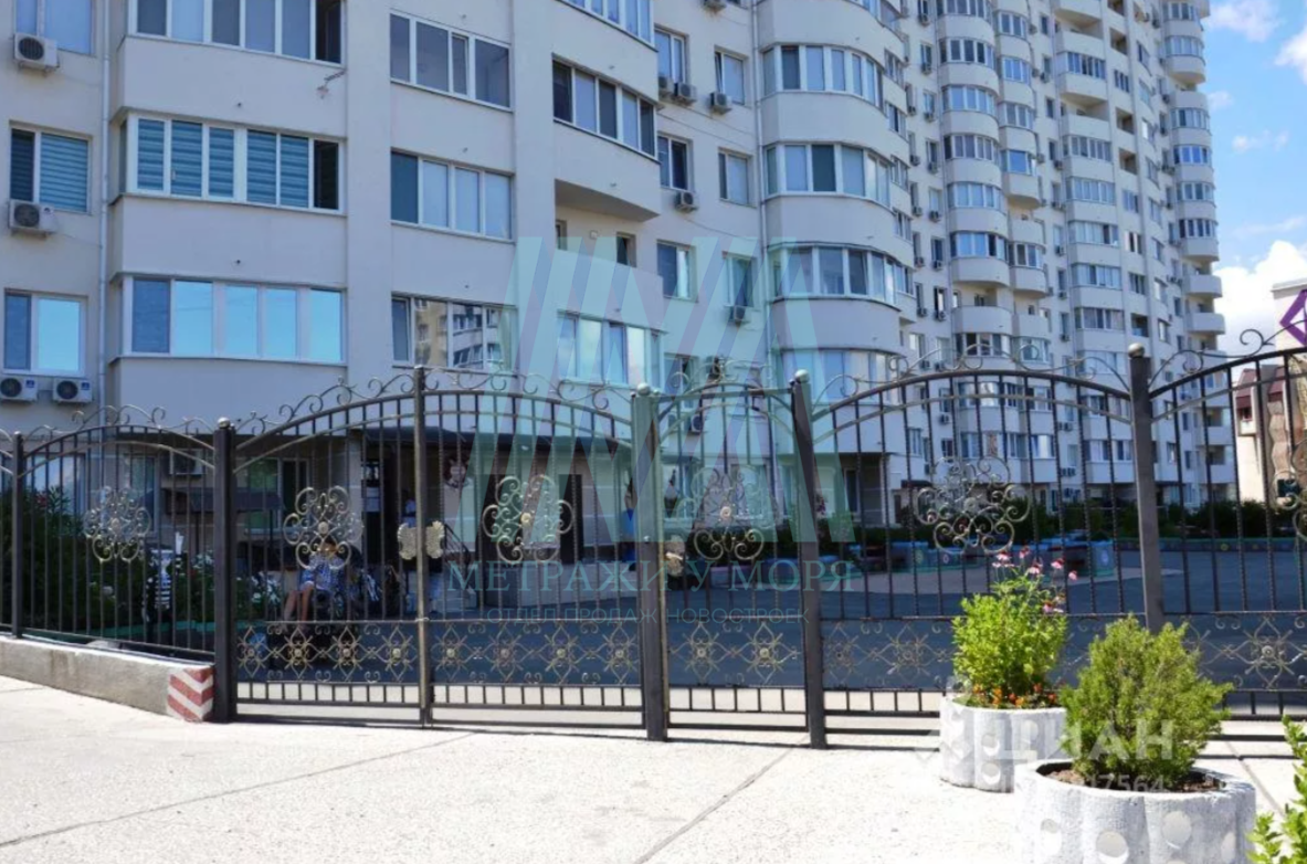 Квартира с большом площадью (106 м2) в закрытом комплексе в Алуште