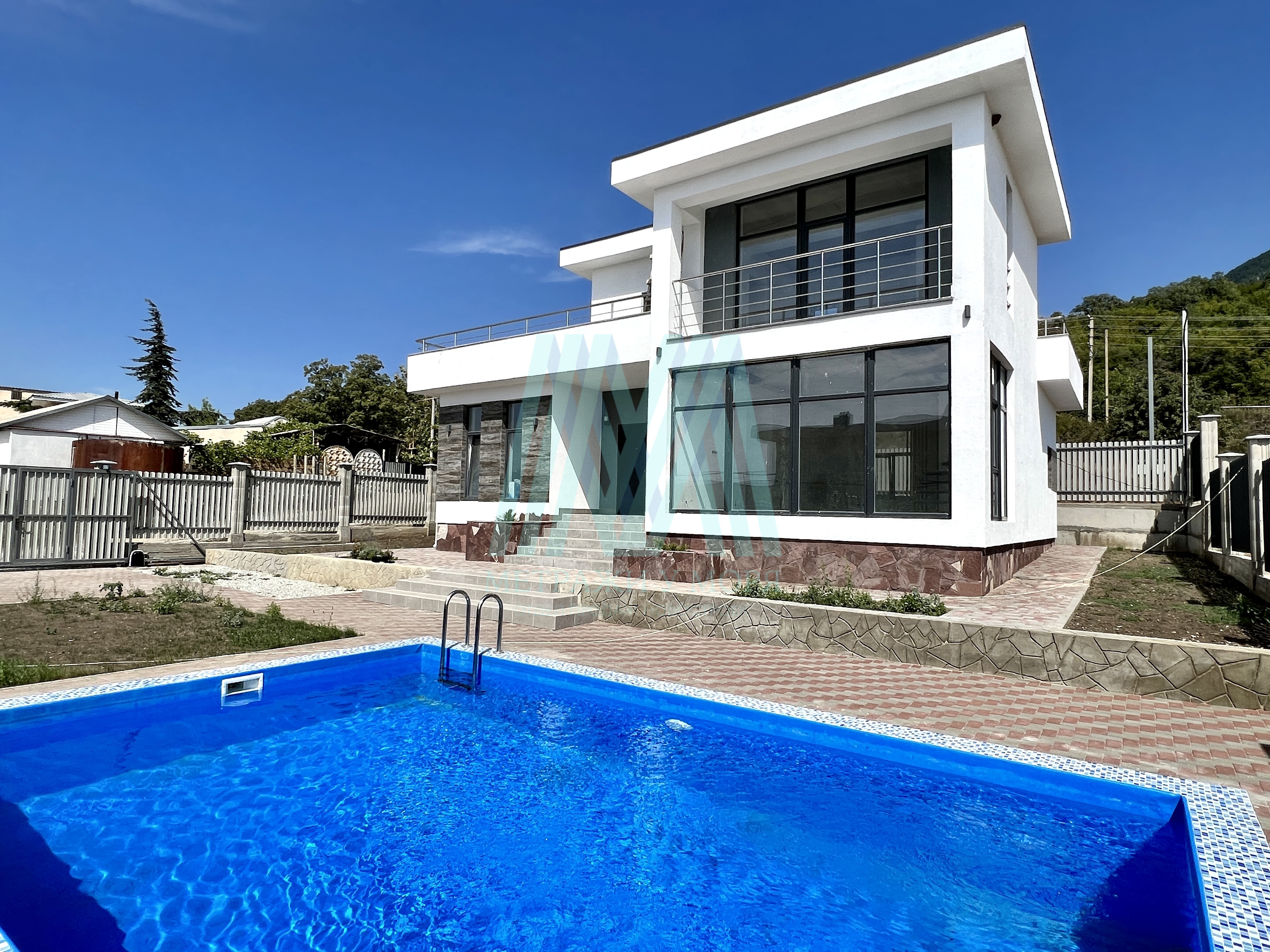 Коттедж 208 кв.м. с бассейном по цене квартиры!