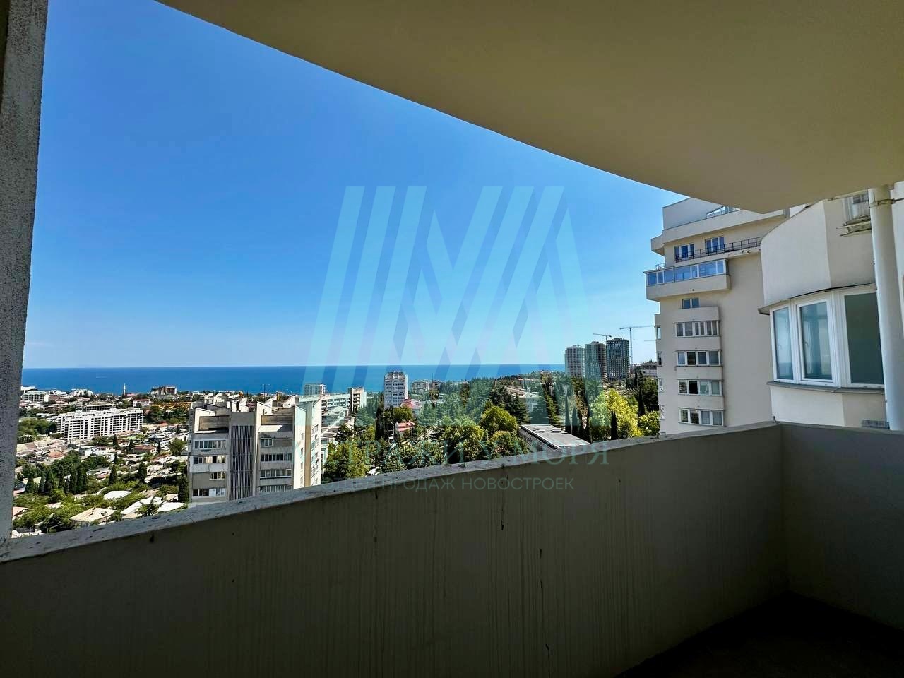 Продается видовая квартира в ЖК Бриз в Алуште, площадью 48 м² (черновая отделка)